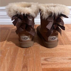 UGG Tan Boots with Cream Fur and Brown Bows